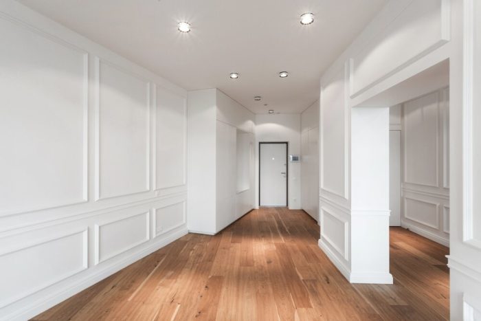 Laminate Flooring. Apartment,With,White,Wall,Decoration,In,Classic,Style,,Arch,,Wooden